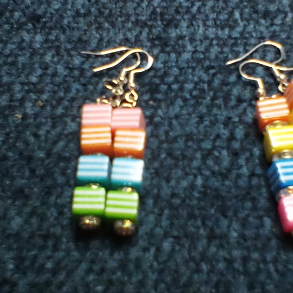 Teen girls /ladies  earrings - Picture 1 of 1